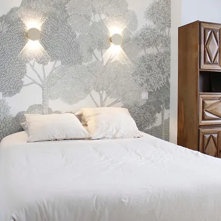Cozy With Unobstructed Views Near Paris