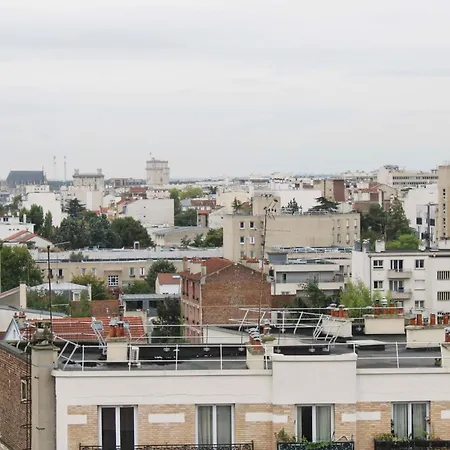 Cozy With Unobstructed Views Near Paris